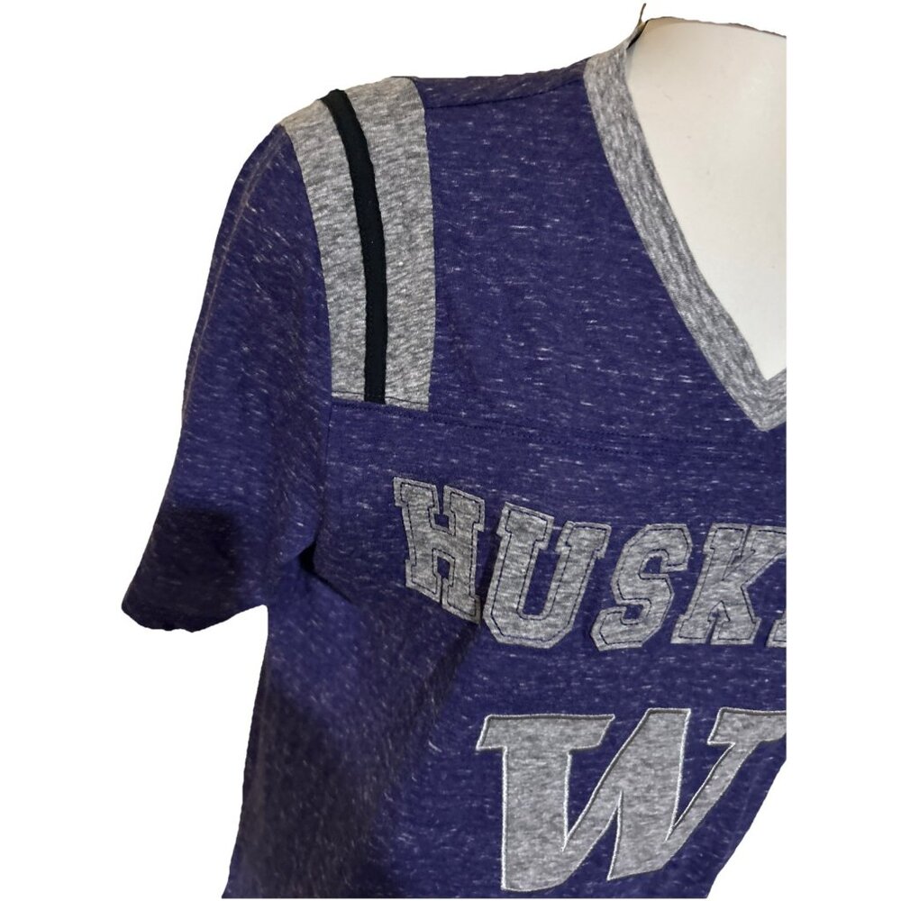 NEW Washington Huskies Colosseum Athletics Purple V Neck Tee Shirt Women's M - Picture 4 of 13